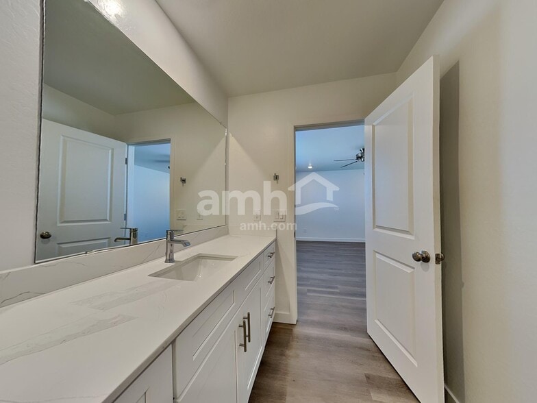 Building Photo - 20177 W Thomas Rd