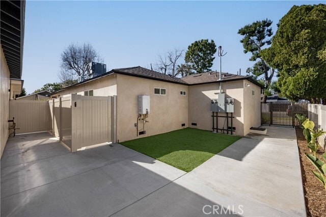 Building Photo - 6950 Amestoy Ave