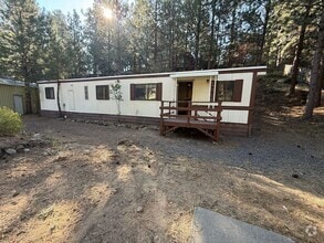 Building Photo - 2 Bed/1 Bath on Bend's Westside - Stannium...
