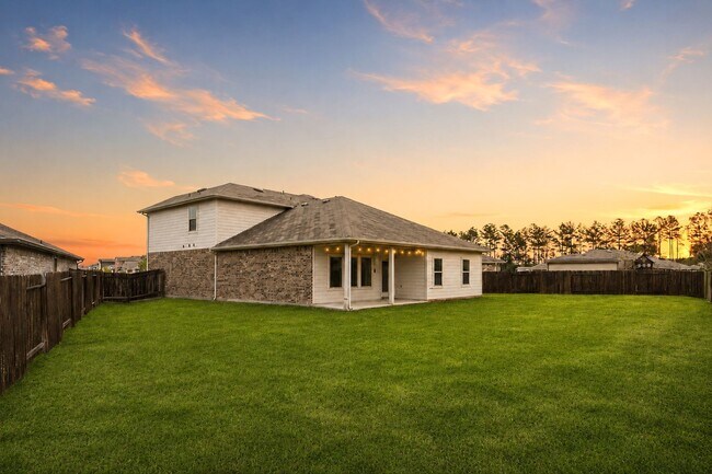 Building Photo - 15556 Mallow Ct