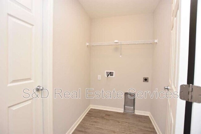 Building Photo - 372 Cascara Ln