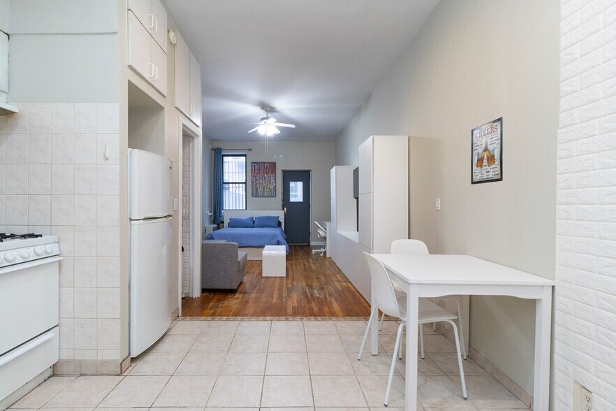 Building Photo - 337 E 81st St