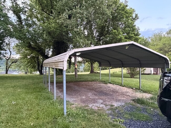 Building Photo - 2 Bedroom / 1 Bath Home Bristol, TN