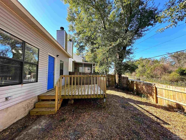 Building Photo - 4675 Calle Ladera