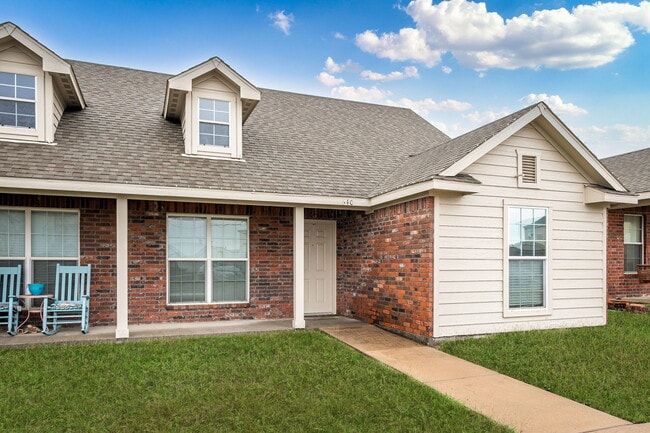 Building Photo - 640 W Marshall Dr