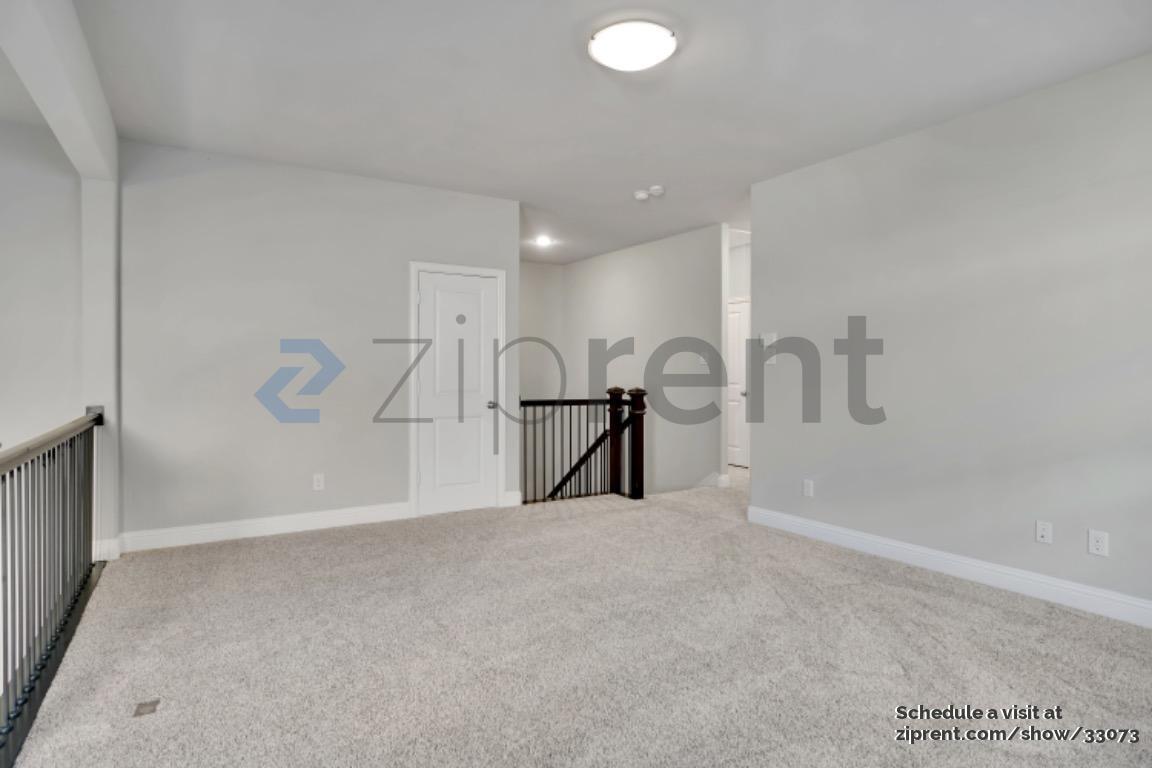 Building Photo - 12790 Royal Oaks Ln