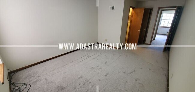 Building Photo - Affordable Duplex in Blue Valley School District-Available NOW!!