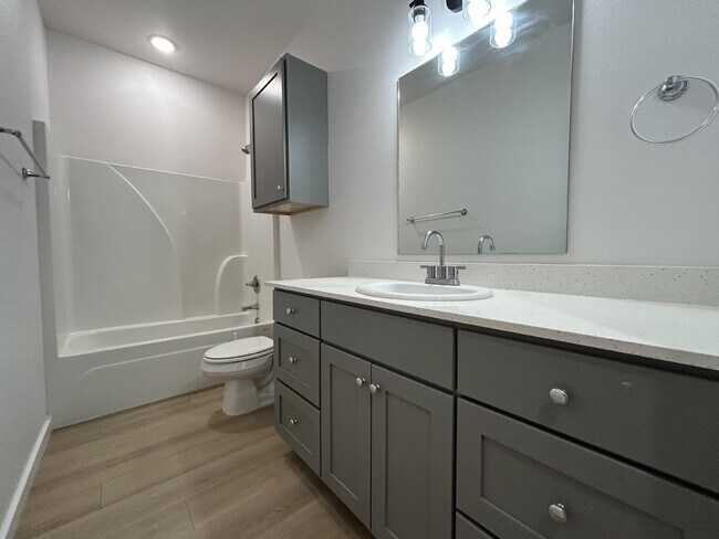 Building Photo - 5703 Kemper St