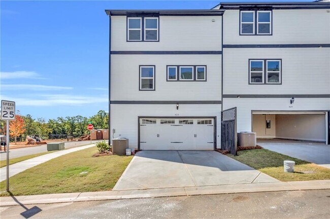 Building Photo - 423 Lincoln St