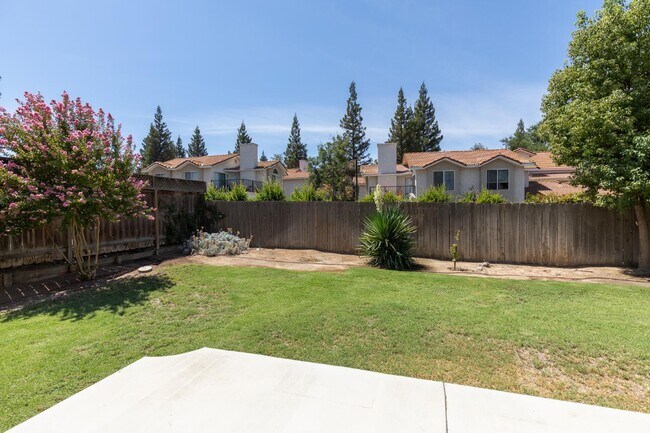 Building Photo - 953 E Buckhill Rd