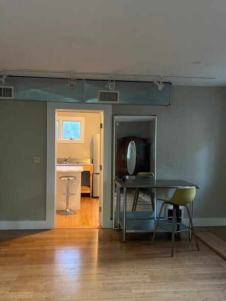 Building Photo - 18 Greenough Ave