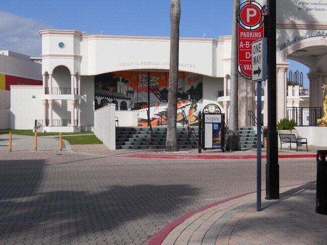 Building Photo - 250 NE 20th St