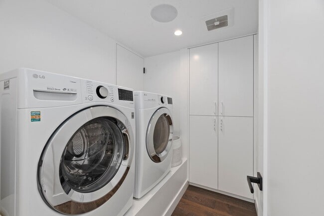 Building Photo - Recently Built, Fully Furnished, Custom Home w/ Amazing Indoor/Outdoor Living Space, Perched Abov...