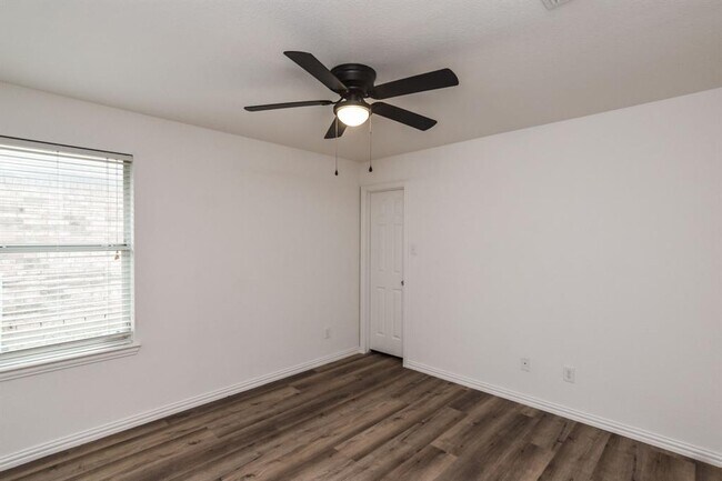 Building Photo - 2605 Cascade Cove Dr