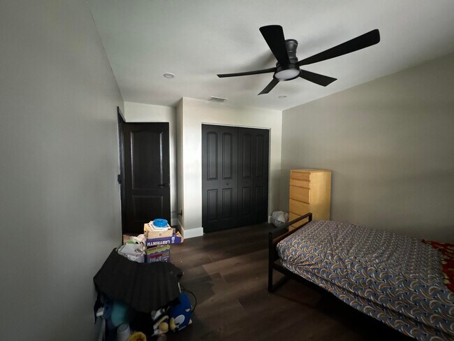 Building Photo - 10366 Buena Ventura Dr