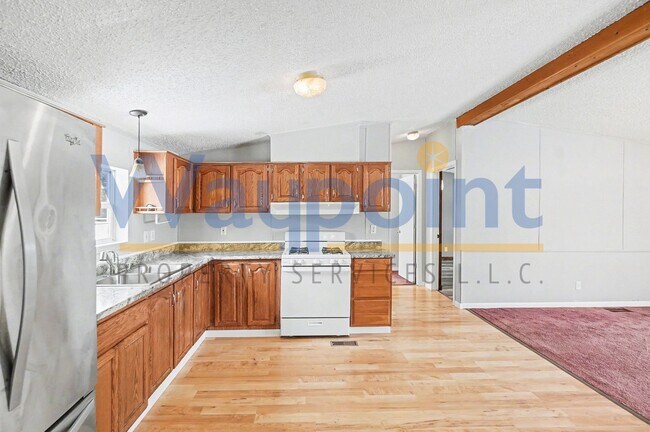 Building Photo - 9127 N Vickeryville Rd