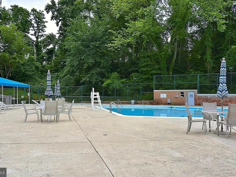 Building Photo - 1900 Lyttonsville Rd