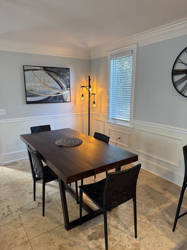 Building Photo - Monthly Rental — Stylish First-Floor Condo by Daffin Park with All-Inclusive Utilities