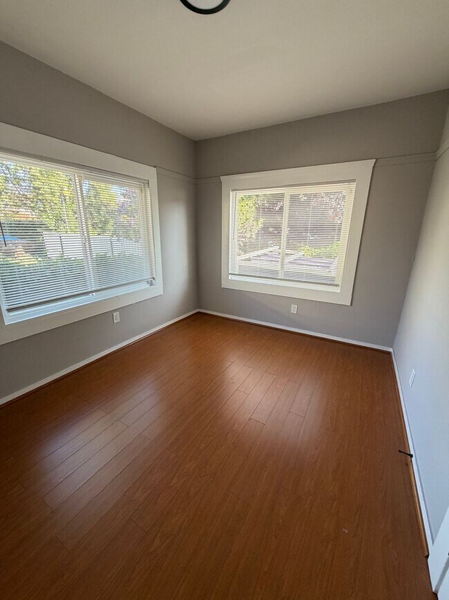 Building Photo - 825-829 37th
