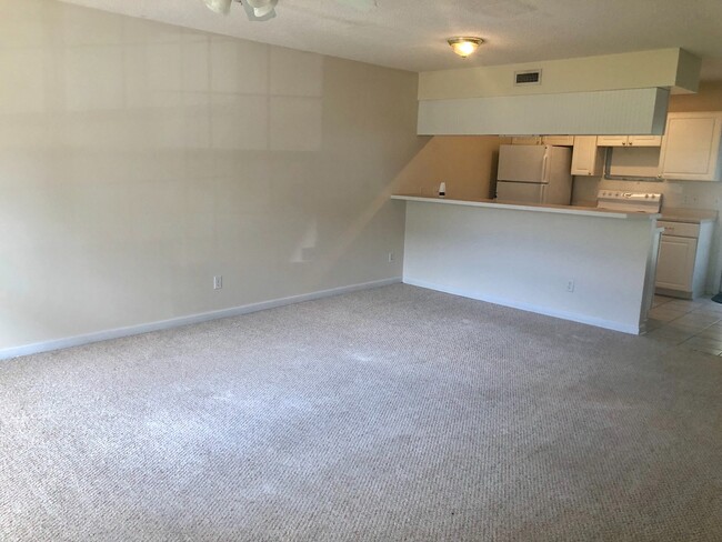 Building Photo - 2 BR 2.5 bath townhouse close to Troy University