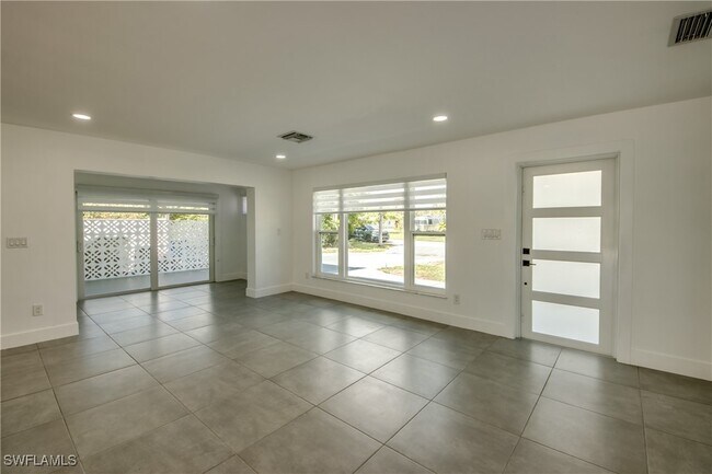 Building Photo - 4312 S Pacific Cir