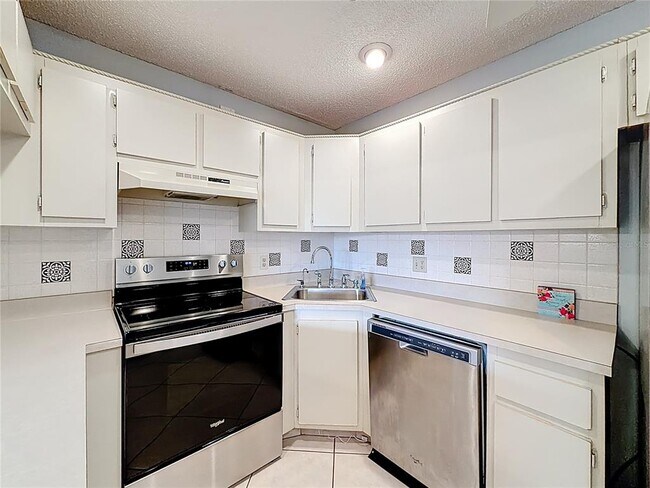 Building Photo - 826 Sky Pine Way