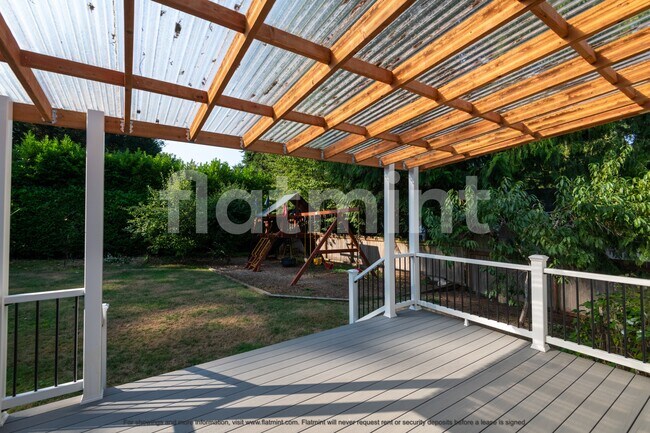 Building Photo - 7037 NE 137th St