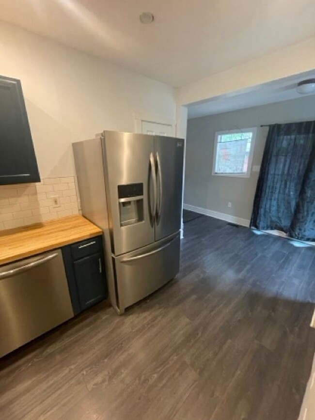Building Photo - Charming 2 Bedroom Richmond Home