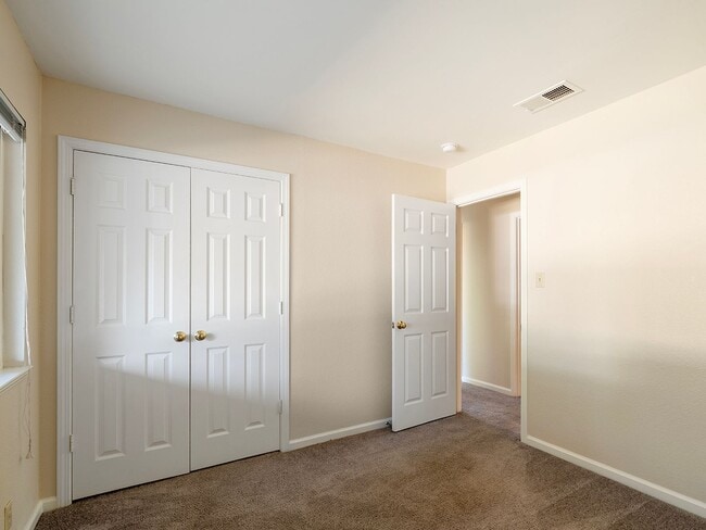 Building Photo - Single Level Ranch Home In Desirable Clayt...