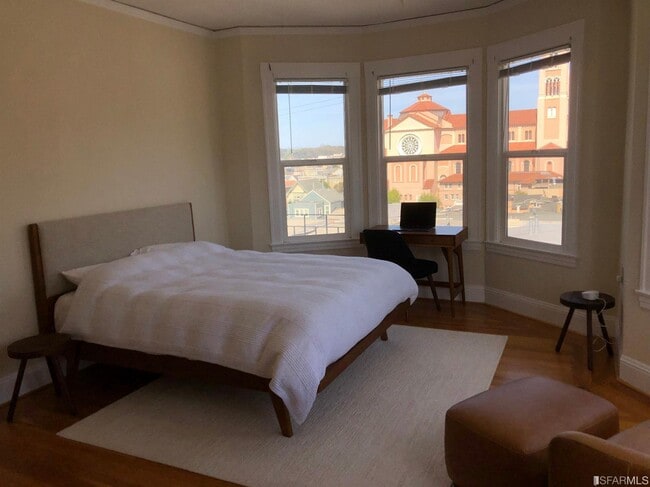 Building Photo - 1000 Judah St