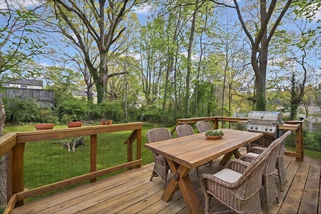 Building Photo - 441 Oak Dr