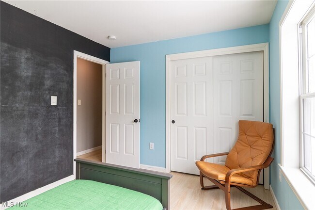 Building Photo - 889 Holborn Rd