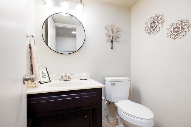 Building Photo - 1940 Leslie Dr