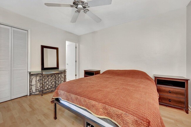 Building Photo - 3040 NE 16th Ave