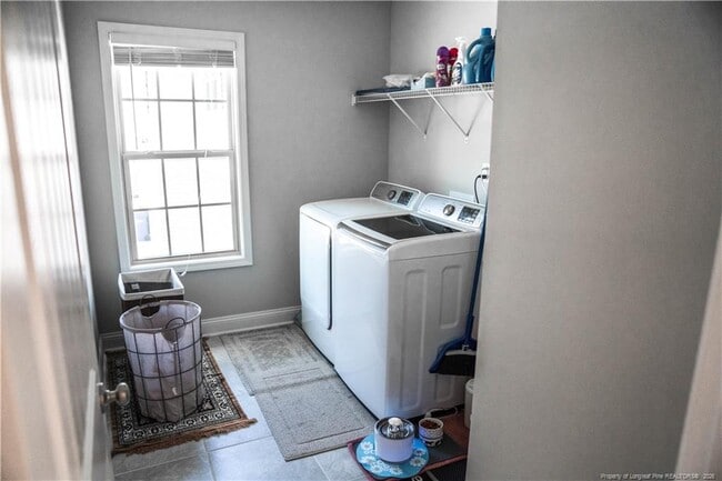 Building Photo - 919 Carolina Ave