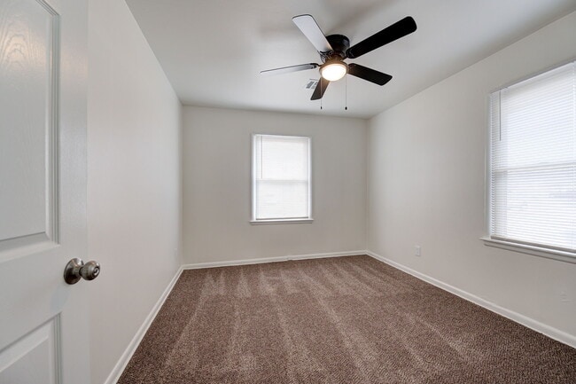 Building Photo - 4704 SE 18th St