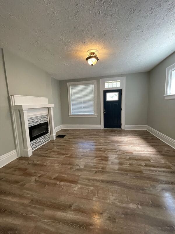 Building Photo - 931-933 E. Whittier Street