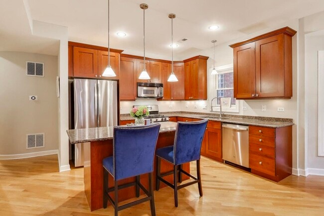 Building Photo - 1529 N Mohawk St