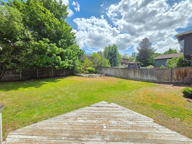 Building Photo - $3,050 - 4 Bed / 2.5 Bath Beautiful Home in Upper South Hill