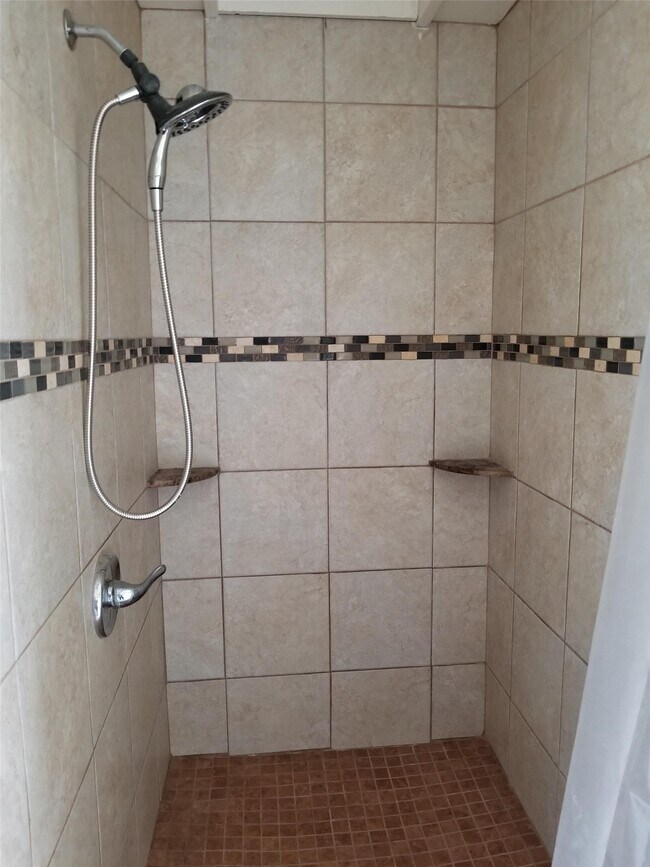 Building Photo - 4215 Hardin Dr