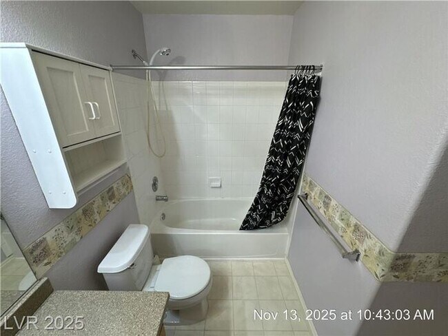 Building Photo - GORGEOUS 2nd FLOOR UNIT IN DESIRABLE GATED...