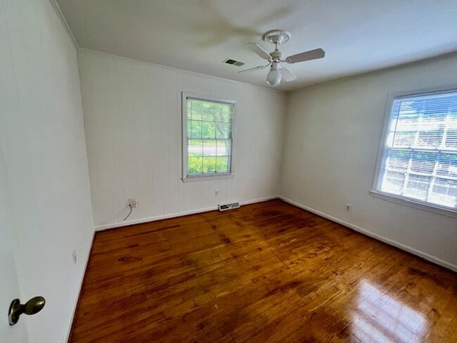 Building Photo - 1519 Harborview Road