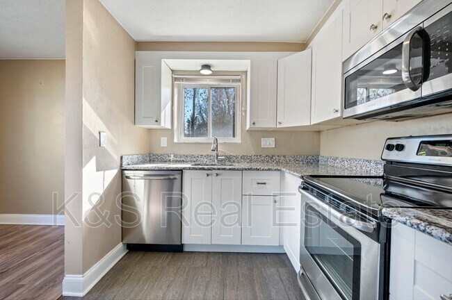 Building Photo - 29 Coulter St