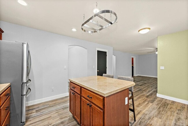 Building Photo - Spacious 3-Bed Home w/ AC, RV Parking & Hu...