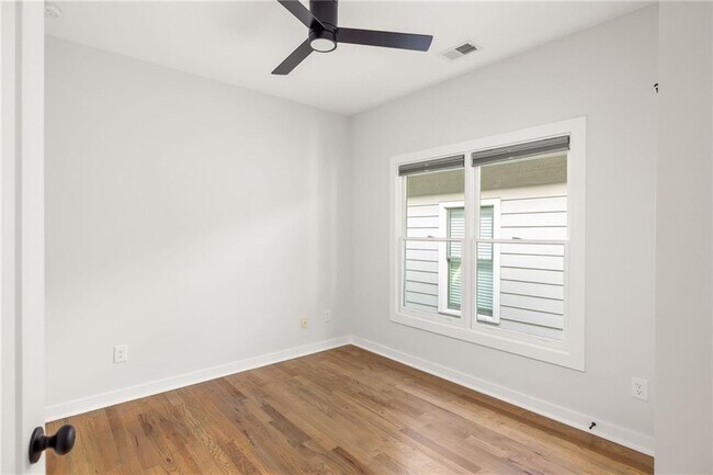 Building Photo - 654 Woodward Ave SE