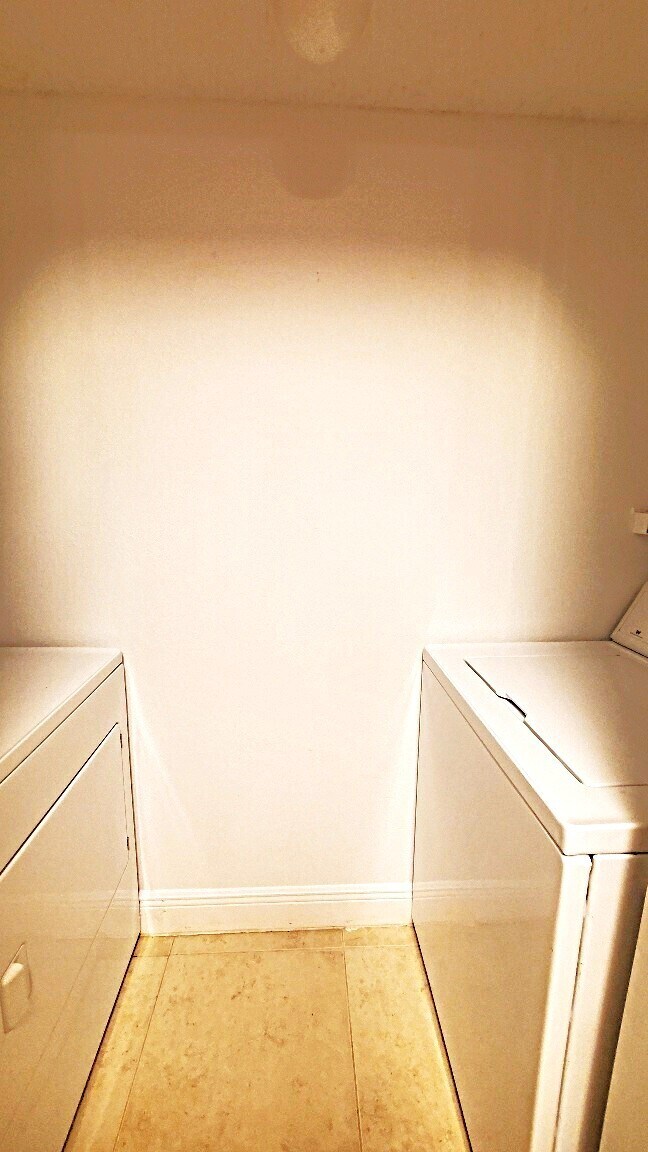 Building Photo - 01 + Den water included - Frist Floor unit...