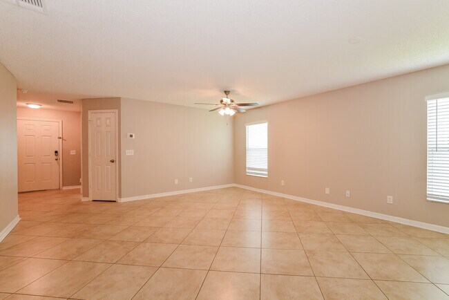 Building Photo - 165 Walnut Crest Run