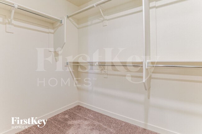 Building Photo - 1024 W 20th St