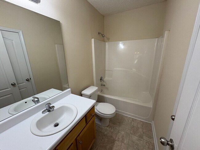 Building Photo - BRIDGEWATER HOME! PRE-LEASING FOR AUGUST 1 2026! 1/2 Off Deposit!