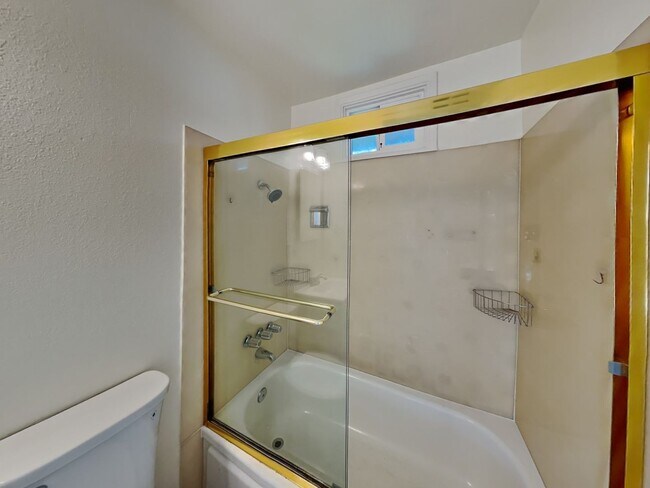 Building Photo - Holbrook Heights 3/2 Home Available Now!